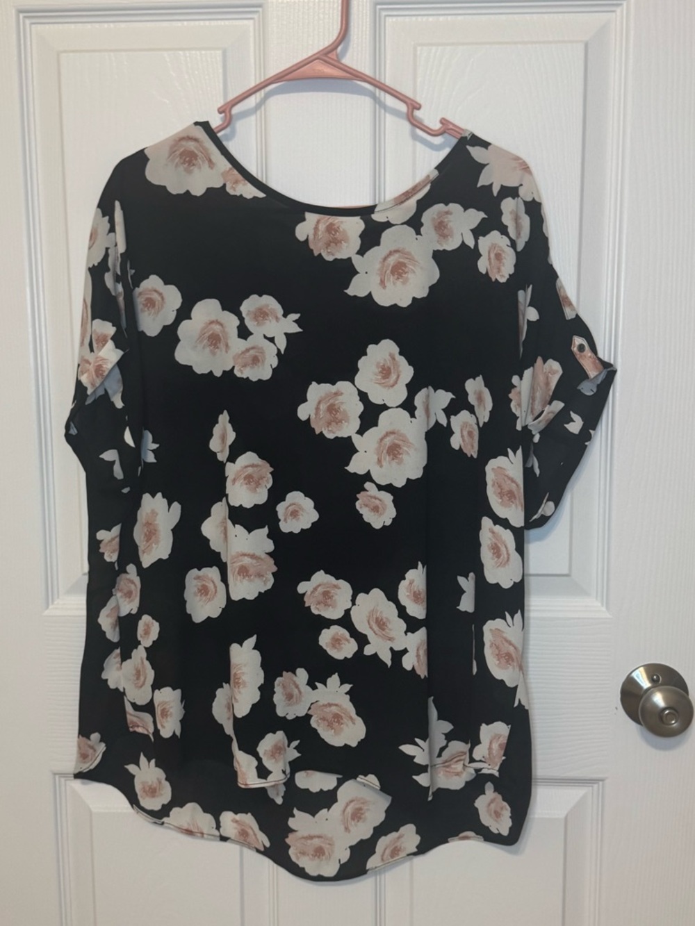Maurices Black Floral Short Sleeve Blouse with Zipper XL